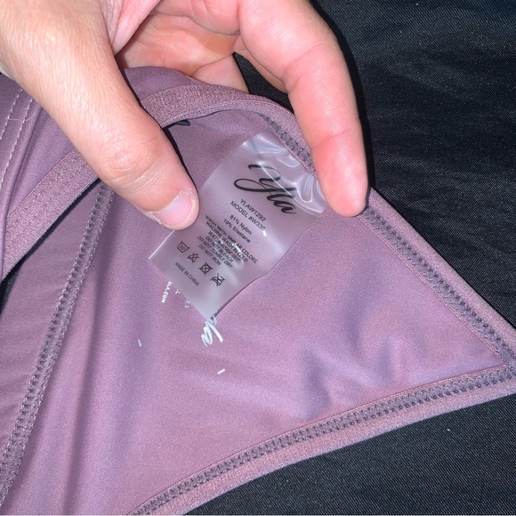 Young la bra - Picture 3 of 3